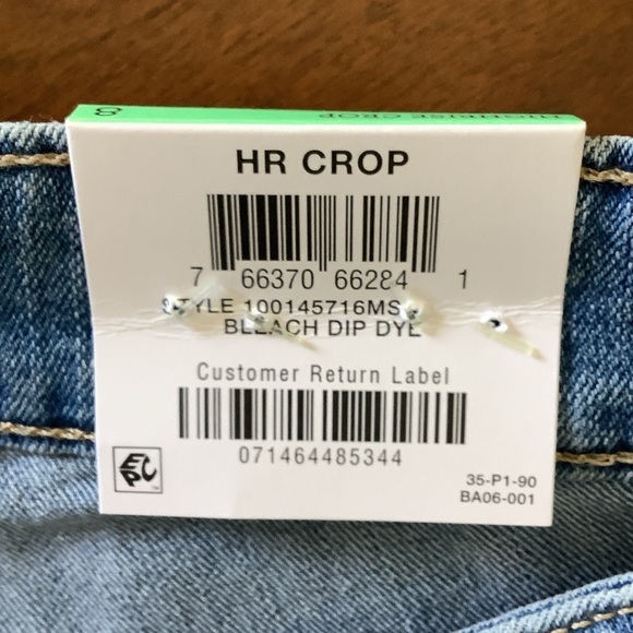 Style & Co. Light Blue to White Ombre Capri Jeans - Picture 8 of 9